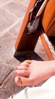 Jessica Lowndes feet photo thumbnail