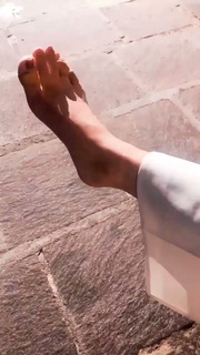 Jessica Lowndes feet photo thumbnail