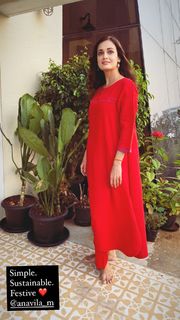 Dia Mirza feet photo thumbnail