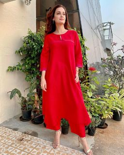 Dia Mirza feet photo thumbnail