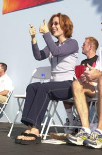Gillian Anderson feet photo thumbnail