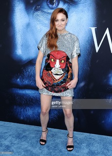 Sophie Turner feet photo thumbnail