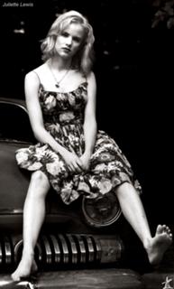 Juliette Lewis feet photo 3