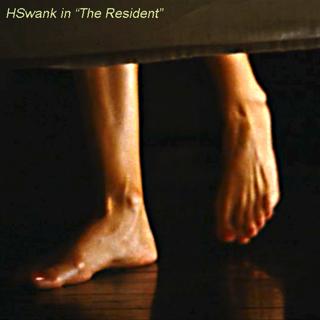 Hilary Swank feet photo thumbnail