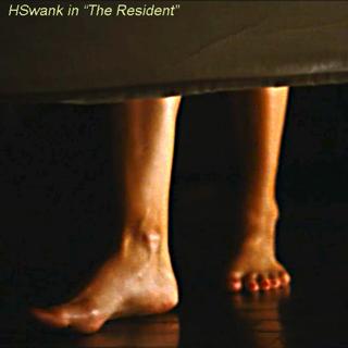 Hilary Swank feet photo thumbnail