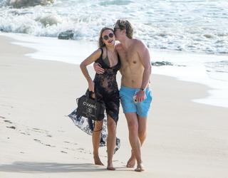 Kimberley Garner feet photo thumbnail