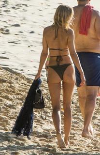 Kimberley Garner feet photo thumbnail