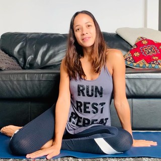 Dania Ramirez feet photo thumbnail