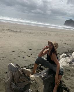 Dania Ramirez feet photo thumbnail