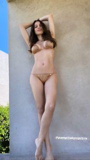 Carolina Ardohain feet photo thumbnail