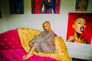Amber Rose feet photo thumbnail