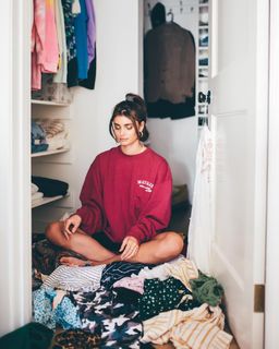 Taylor Hill feet photo thumbnail