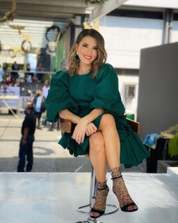 Laura González feet photo thumbnail