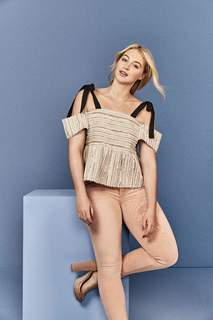 Iskra Lawrence feet photo thumbnail