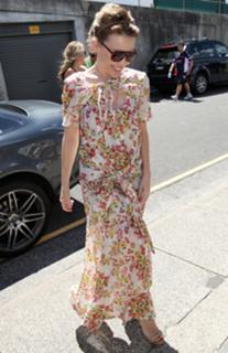 Kylie Minogue feet photo thumbnail