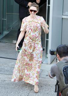Kylie Minogue feet photo thumbnail