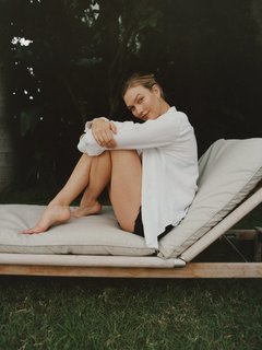 Karlie Kloss feet photo thumbnail