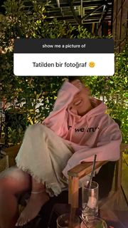 Duygu Özaslan feet photo thumbnail