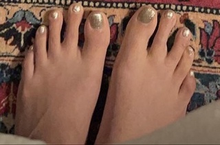 Sonam Kapoor feet photo thumbnail