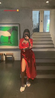 Kendall Jenner feet photo thumbnail