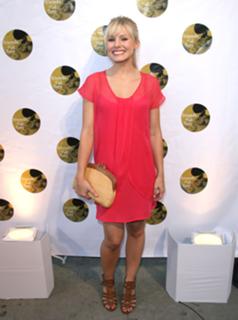 Kristen Bell feet photo thumbnail