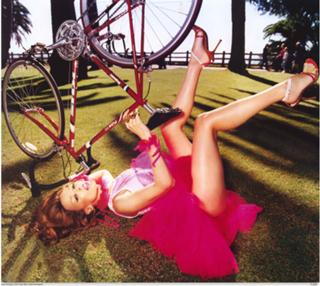 Kylie Minogue feet photo thumbnail