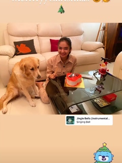 Anushka Sen feet photo thumbnail