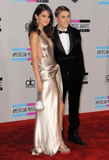 Selena Gomez feet photo thumbnail