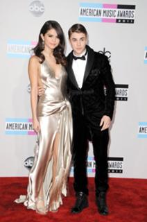Selena Gomez feet photo thumbnail