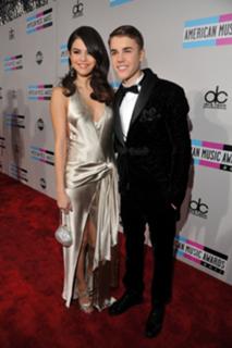 Selena Gomez feet photo thumbnail