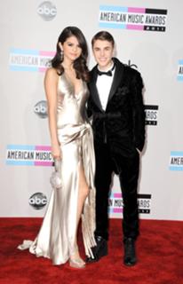Selena Gomez feet photo thumbnail