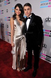 Selena Gomez feet photo thumbnail