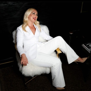 Elisabeth Röhm feet photo thumbnail