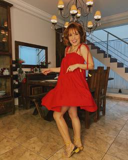 Larissa Manoela feet photo thumbnail