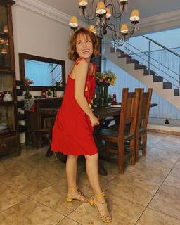 Larissa Manoela feet photo thumbnail