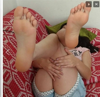 Isa Pes feet photo thumbnail
