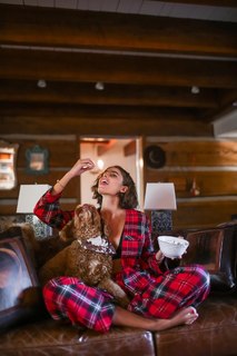 Taylor Hill feet photo thumbnail