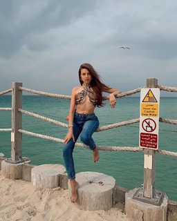Xenia Tchoumitcheva feet photo thumbnail