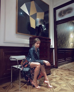 Xenia Tchoumitcheva feet photo thumbnail