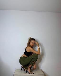 Xenia Tchoumitcheva feet photo thumbnail