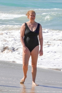 Amy Schumer feet photo thumbnail