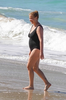 Amy Schumer feet photo thumbnail