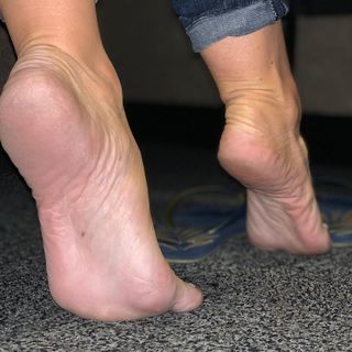 Kyle Unfug feet photo thumbnail