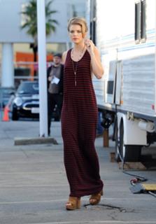 AnnaLynne McCord feet photo thumbnail