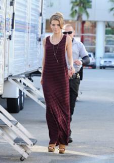 AnnaLynne McCord feet photo thumbnail