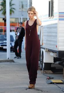 AnnaLynne McCord feet photo thumbnail