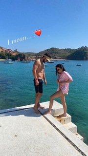 Olivia Munn feet photo thumbnail