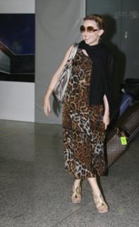 Kylie Minogue feet photo thumbnail