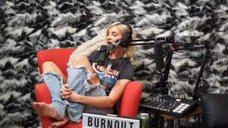 Gabbie Hanna feet photo thumbnail