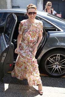Kylie Minogue feet photo thumbnail